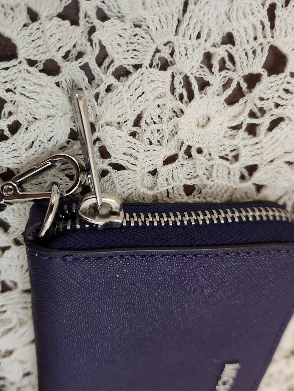 MICHAEL Michael Kors Jet Set Travel plum Saffiano leather zip-around Wallet EUC - Picture 9 of 10